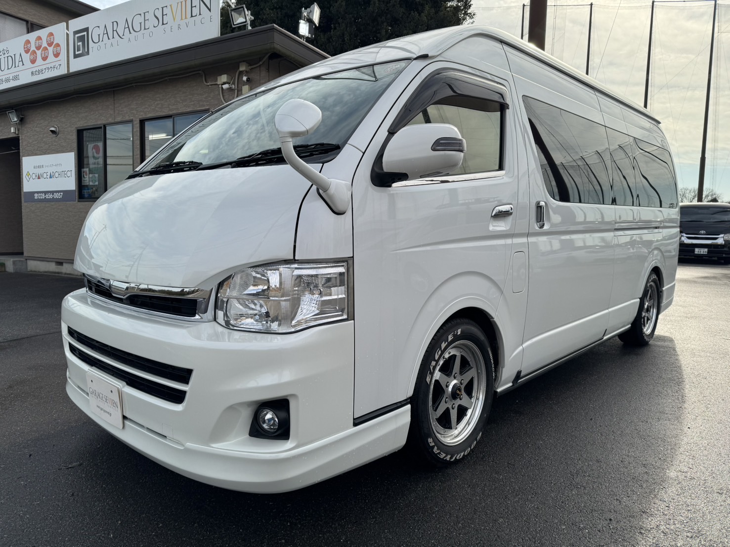ハイエース　白